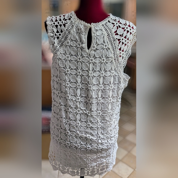Suzanne Betro Lace White Top - Picture 2 of 3